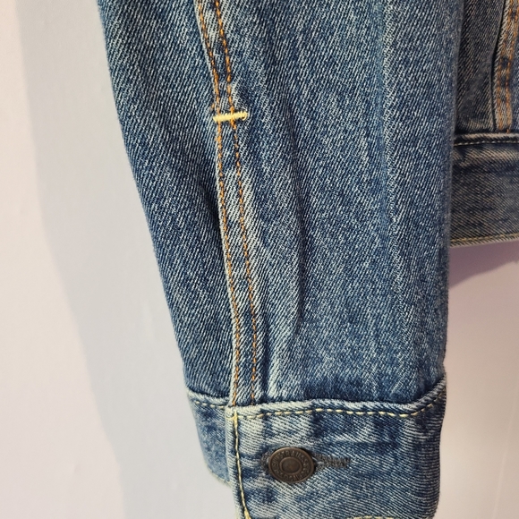786. Levi's unisex blue, button down jean jacket w/ 4 pockets, size M - Picture 5 of 8
